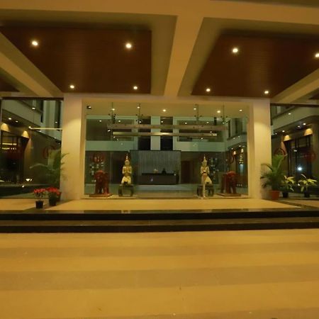 Grand Sarovar Portico, Latur Exterior photo
