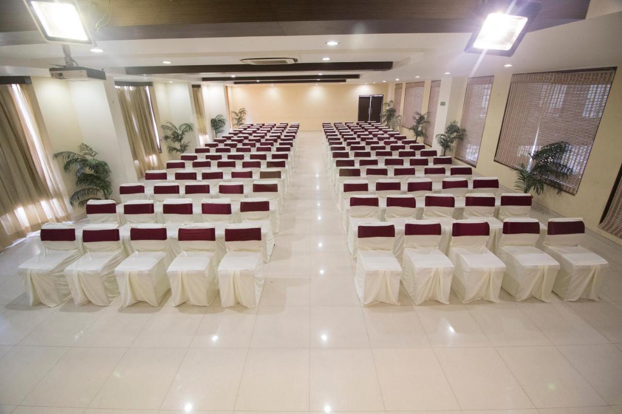 Grand Sarovar Portico, Latur Exterior photo