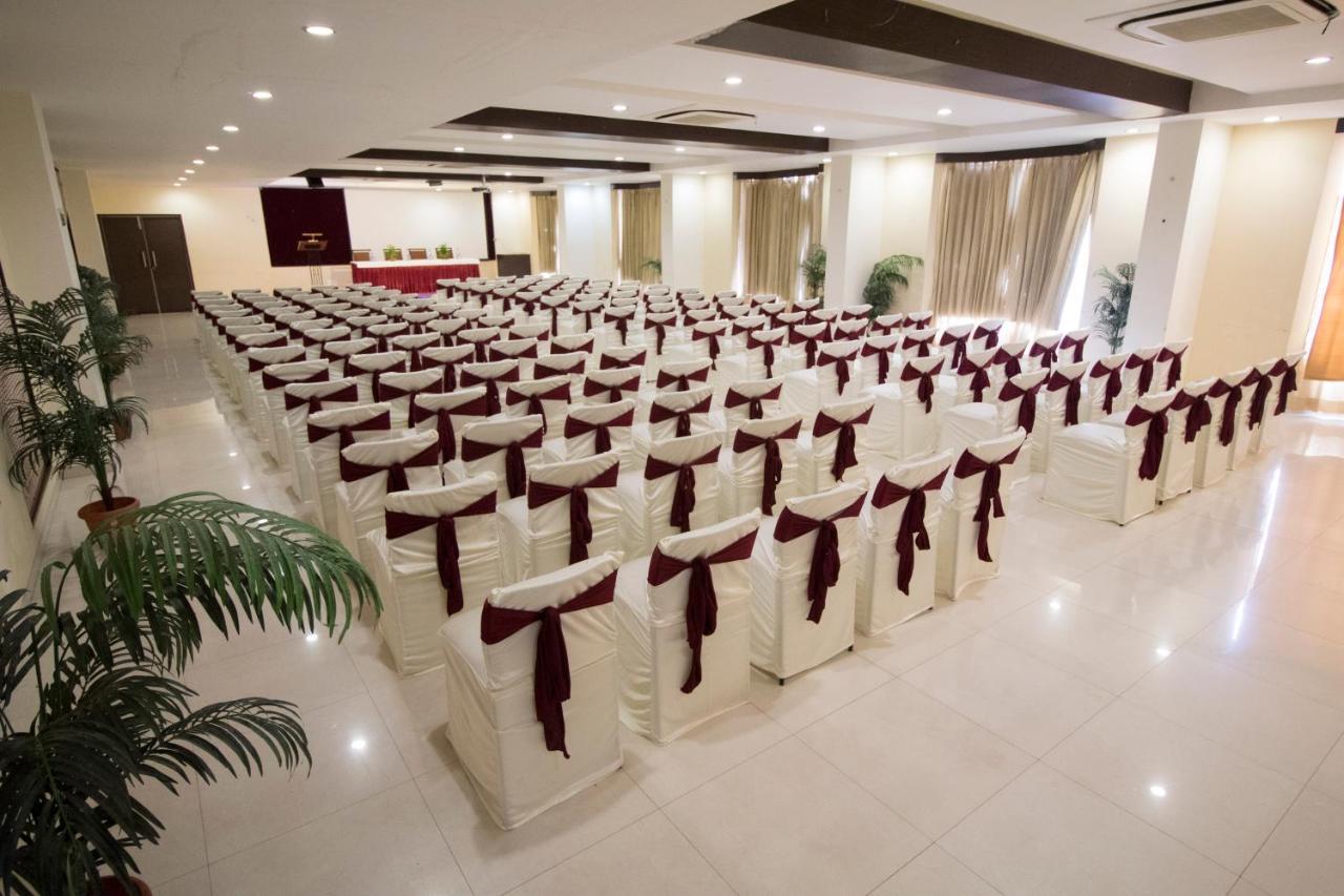 Grand Sarovar Portico, Latur Exterior photo