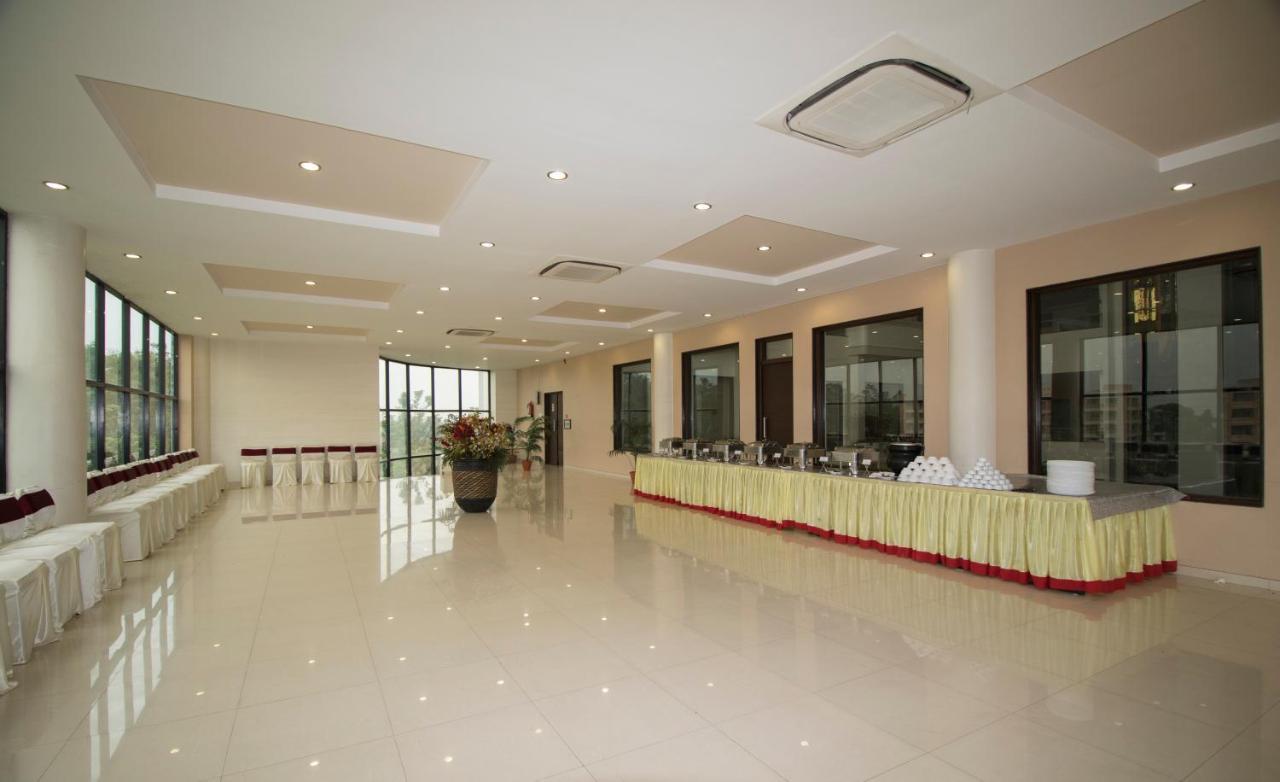 Grand Sarovar Portico, Latur Exterior photo