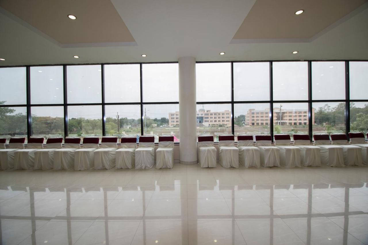 Grand Sarovar Portico, Latur Exterior photo