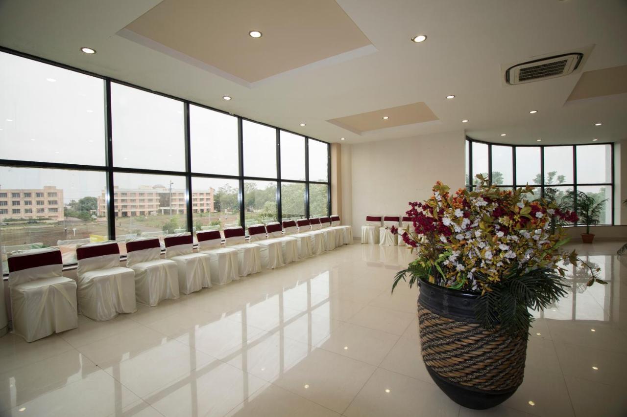 Grand Sarovar Portico, Latur Exterior photo