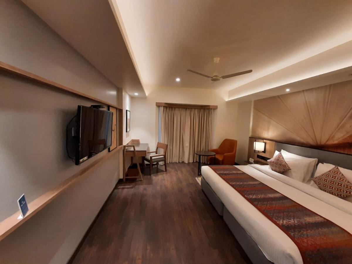 Grand Sarovar Portico, Latur Exterior photo