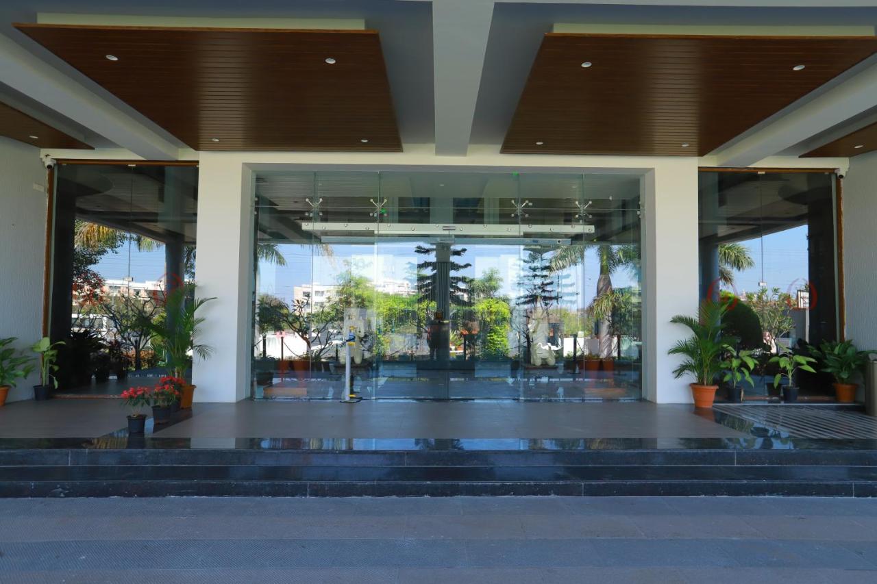 Grand Sarovar Portico, Latur Exterior photo